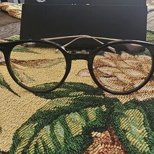 Maui Jim Black Round Glasse 6ts with Silver Bridge